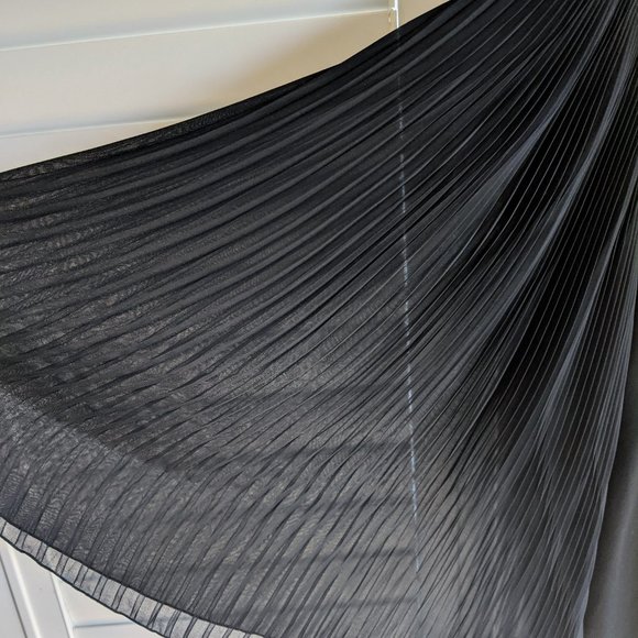 Nue by Shani dress with statement sleeves and hidden shapewear - Picture 4 of 6